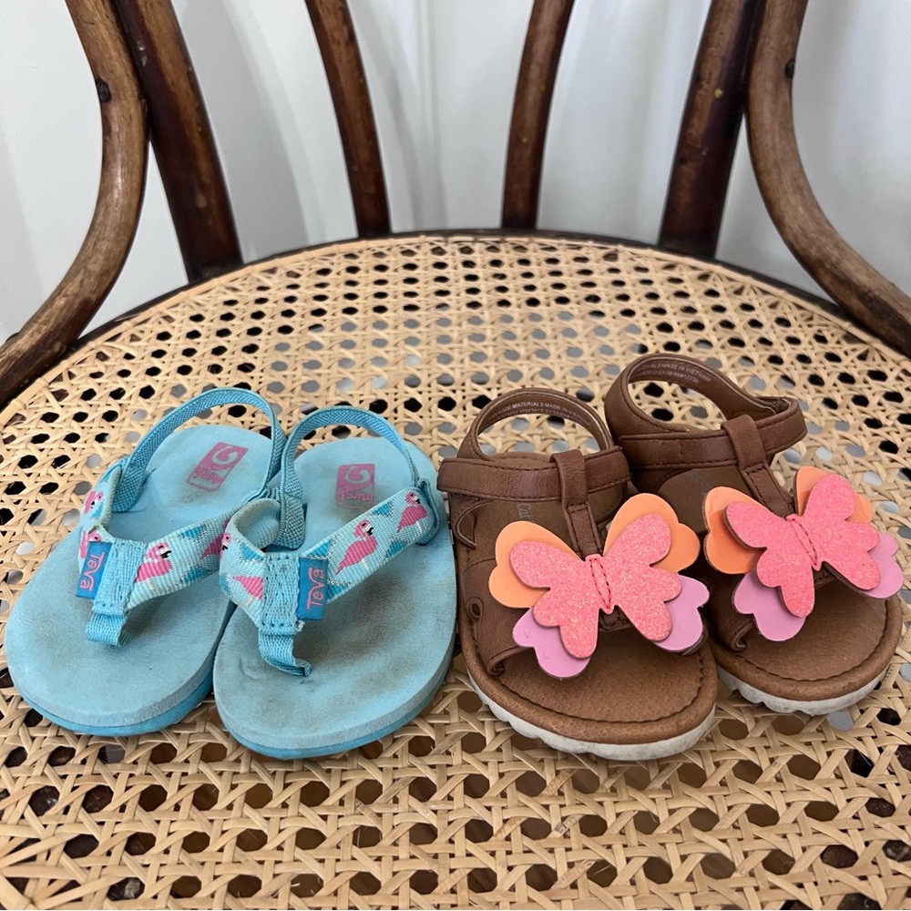 2 Pair of Baby Girl Sandals Size 4